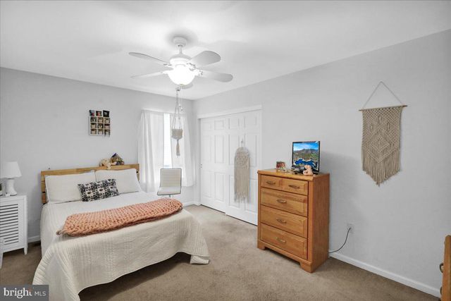 6 LENAPE DR, Morgantown, PA 19543