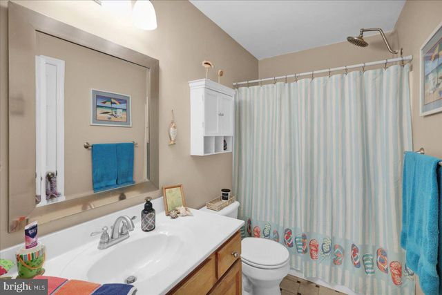 6 LENAPE DR, Morgantown, PA 19543