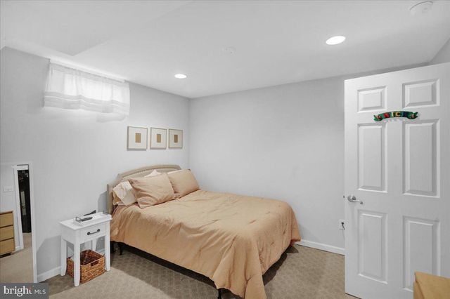 6 LENAPE DR, Morgantown, PA 19543