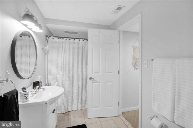 6 LENAPE DR, Morgantown, PA 19543