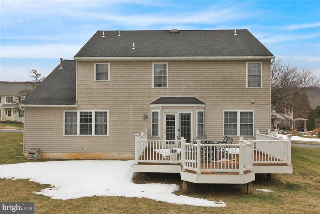 6 LENAPE DR, Morgantown, PA 19543