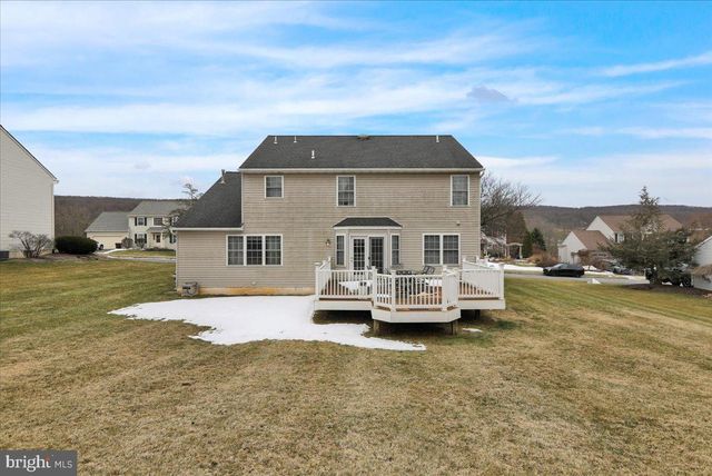 6 LENAPE DR, Morgantown, PA 19543