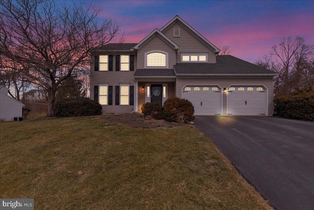 6 LENAPE DR, Morgantown, PA 19543