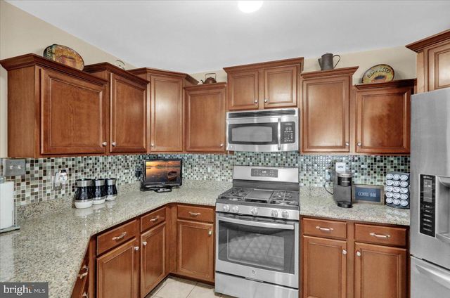 6 LENAPE DR, Morgantown, PA 19543