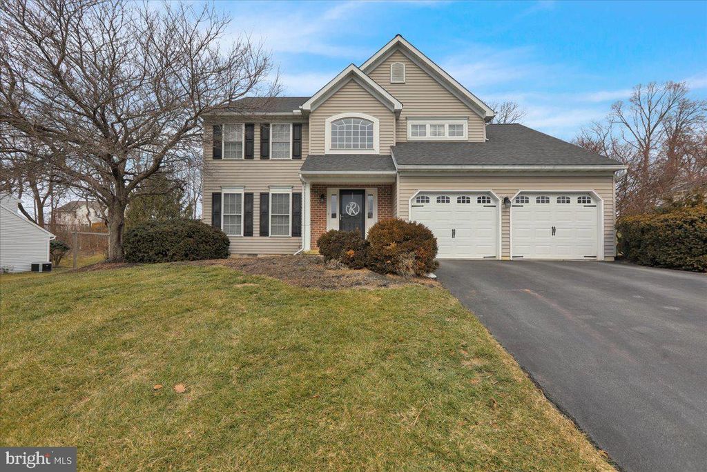 6 LENAPE DR, Morgantown, PA 19543