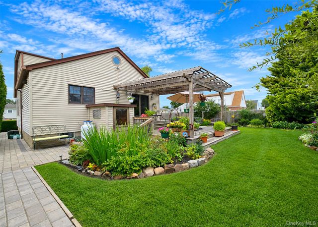 823 5th Street, West Babylon, NY 11704
