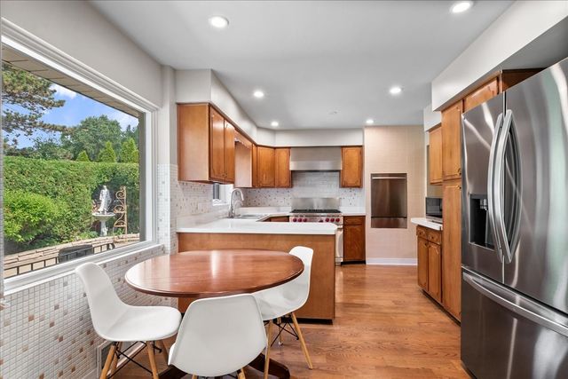 6618 N Lightfoot Avenue, Chicago, IL 60646
