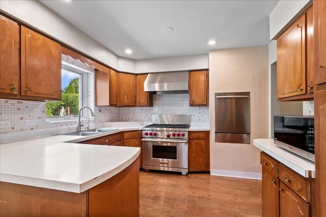 6618 N Lightfoot Avenue, Chicago, IL 60646