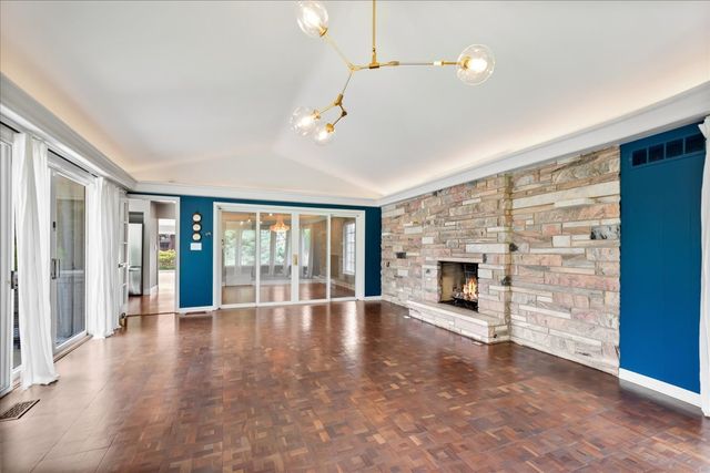 6618 N Lightfoot Avenue, Chicago, IL 60646
