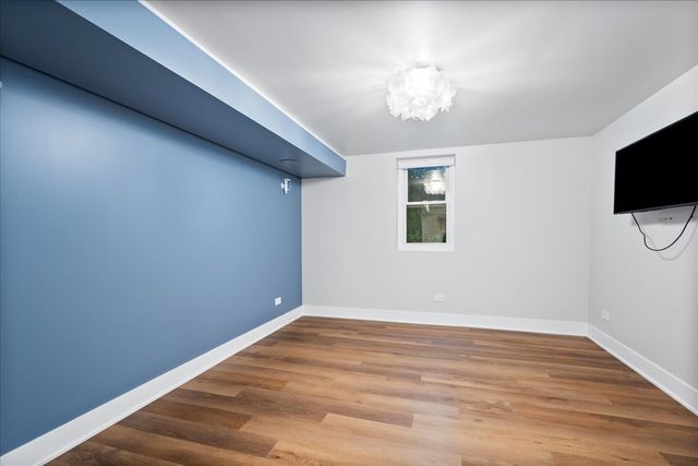 6618 N Lightfoot Avenue, Chicago, IL 60646