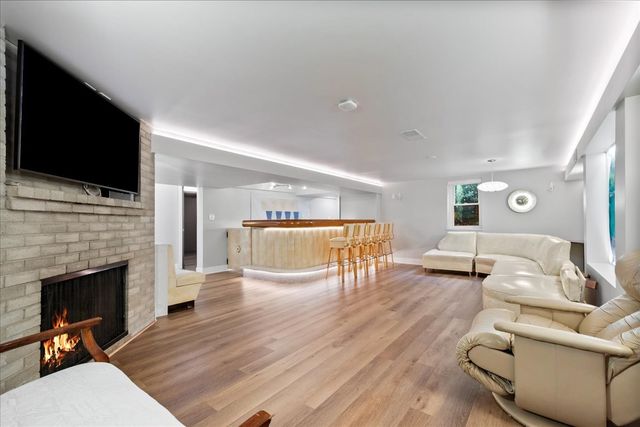 6618 N Lightfoot Avenue, Chicago, IL 60646