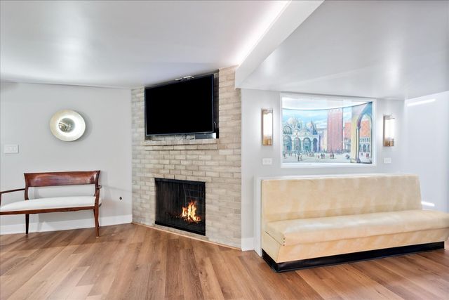6618 N Lightfoot Avenue, Chicago, IL 60646