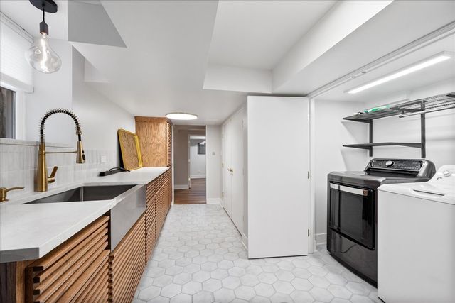 6618 N Lightfoot Avenue, Chicago, IL 60646