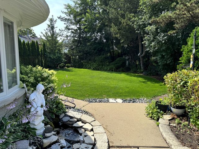 6618 N Lightfoot Avenue, Chicago, IL 60646
