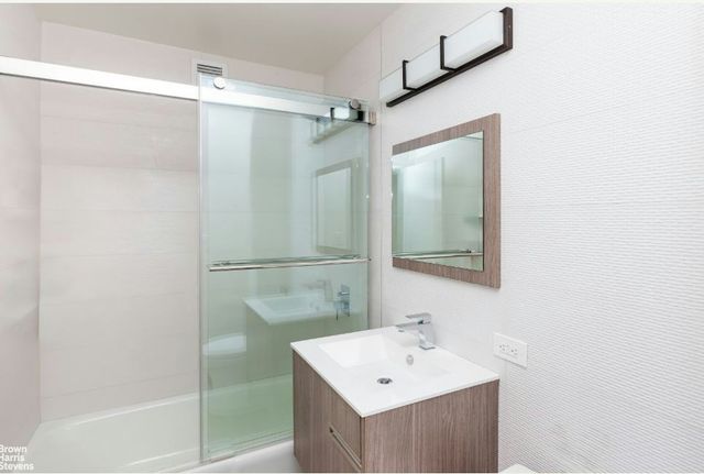 2521 Palisade Ave Apt 8C, New York City, NY 10463