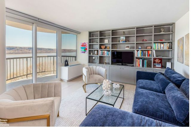2521 Palisade Ave Apt 8C, New York City, NY 10463