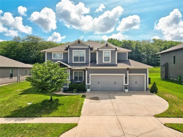 839 Creekmoor Pond Lane, Raymore, MO 64083