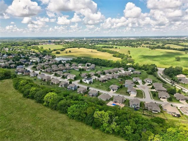 839 Creekmoor Pond Lane, Raymore, MO 64083