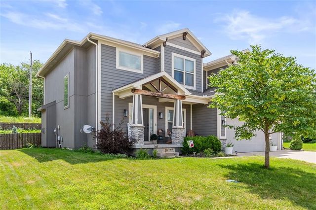 839 Creekmoor Pond Lane, Raymore, MO 64083