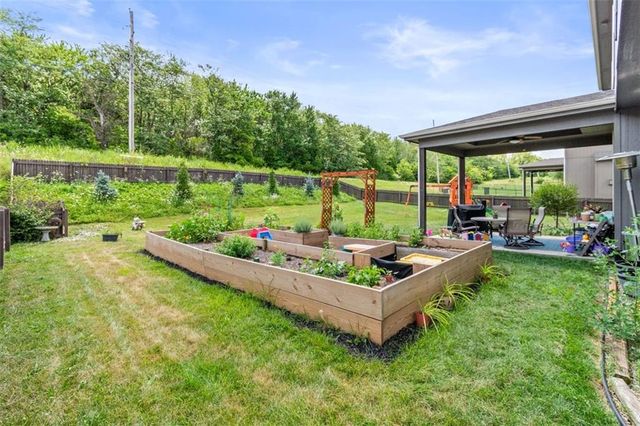 839 Creekmoor Pond Lane, Raymore, MO 64083