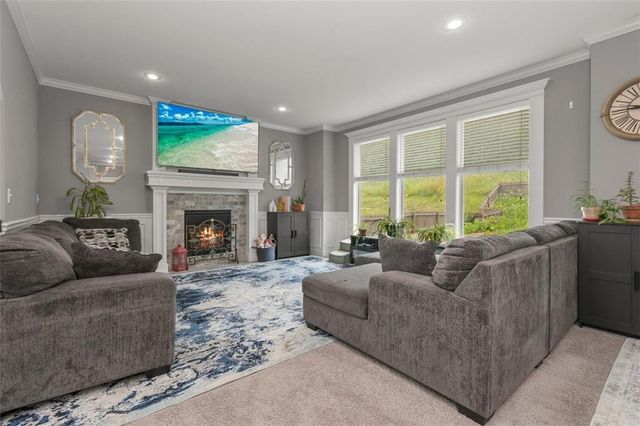839 Creekmoor Pond Lane, Raymore, MO 64083
