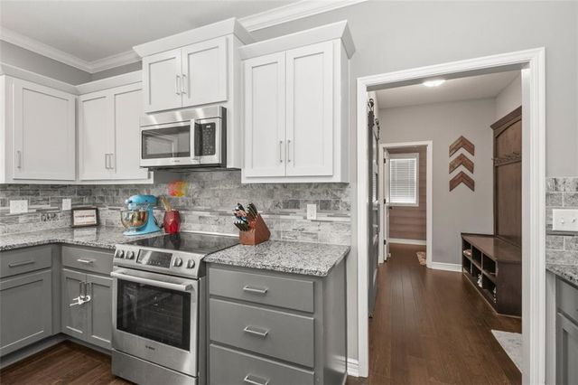 839 Creekmoor Pond Lane, Raymore, MO 64083