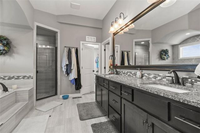 839 Creekmoor Pond Lane, Raymore, MO 64083