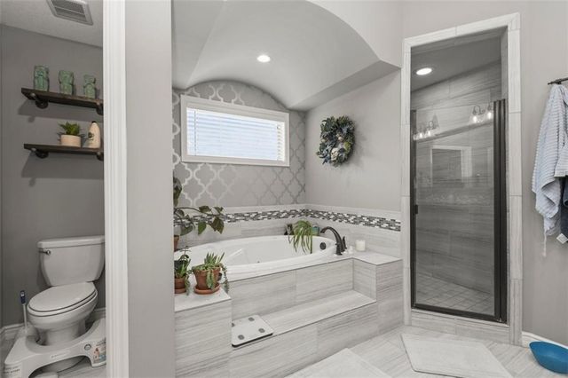 839 Creekmoor Pond Lane, Raymore, MO 64083