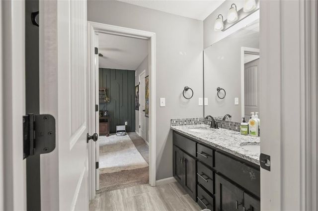 839 Creekmoor Pond Lane, Raymore, MO 64083
