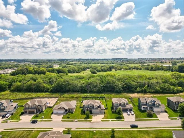 839 Creekmoor Pond Lane, Raymore, MO 64083