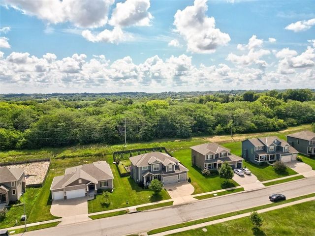 839 Creekmoor Pond Lane, Raymore, MO 64083