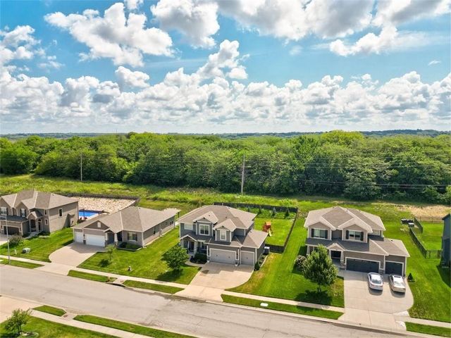 839 Creekmoor Pond Lane, Raymore, MO 64083