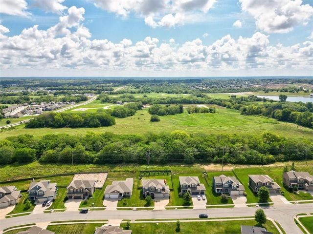 839 Creekmoor Pond Lane, Raymore, MO 64083