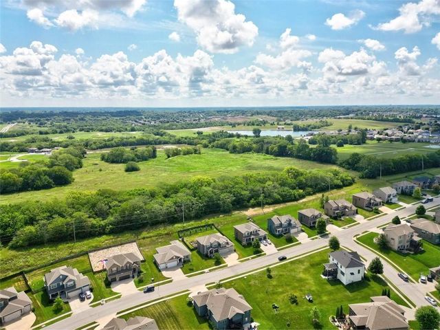 839 Creekmoor Pond Lane, Raymore, MO 64083