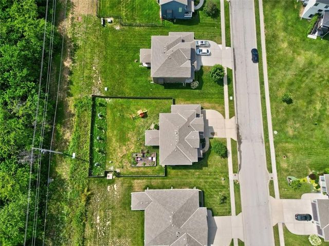 839 Creekmoor Pond Lane, Raymore, MO 64083