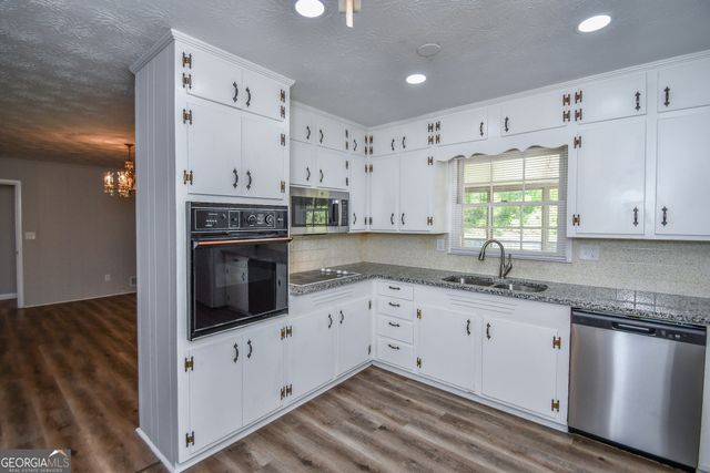 1512 Robinhood Trail, Gainesville, GA 30501