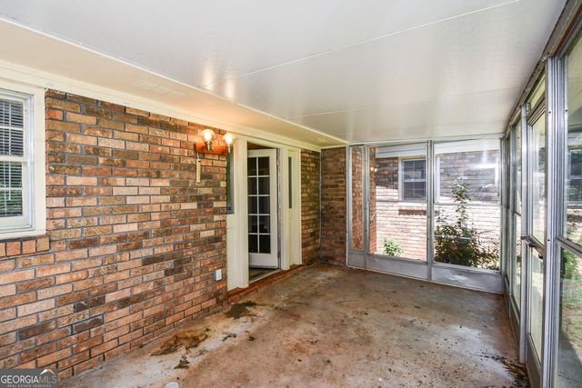 1512 Robinhood Trail, Gainesville, GA 30501