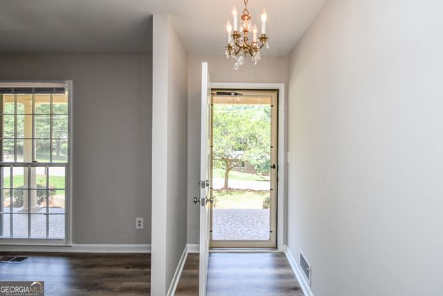 1512 Robinhood Trail, Gainesville, GA 30501