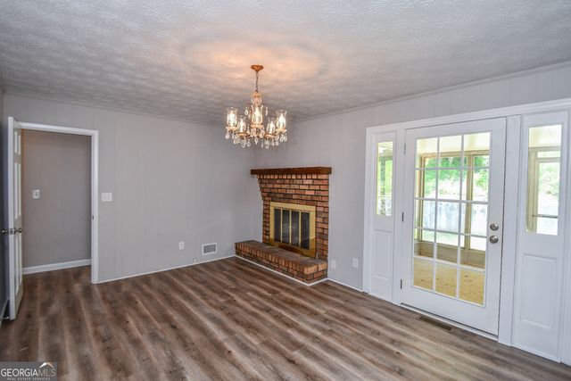 1512 Robinhood Trail, Gainesville, GA 30501