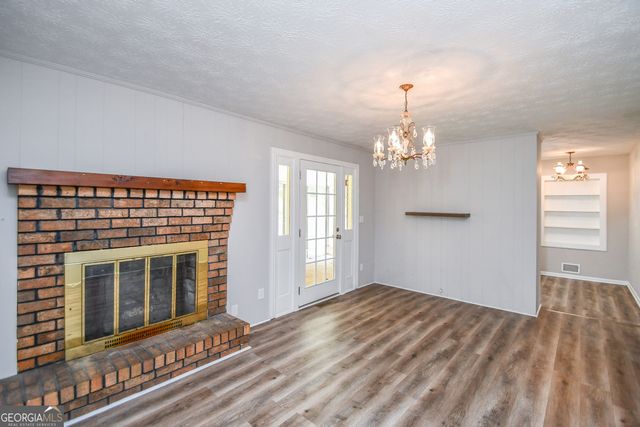 1512 Robinhood Trail, Gainesville, GA 30501
