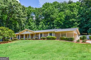 1512 Robinhood Trail, Gainesville, GA 30501