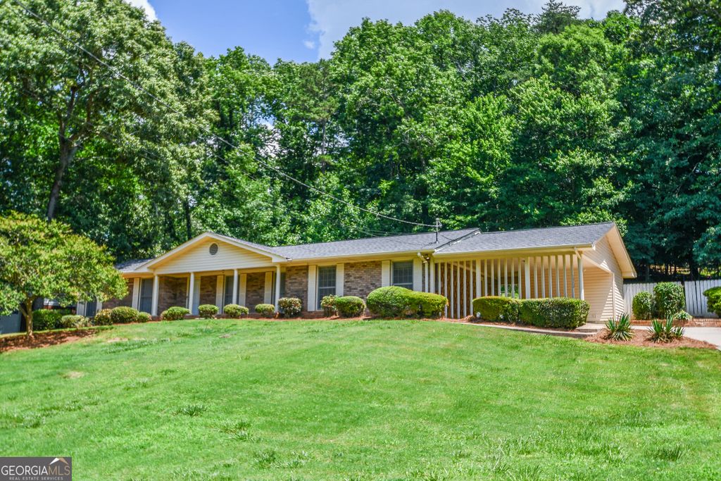 1512 Robinhood Trail, Gainesville, GA 30501