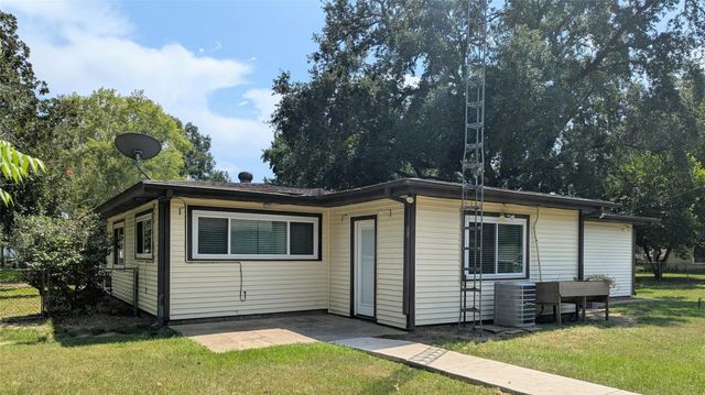 2535 Edgewood Street, Liberty, TX 77575