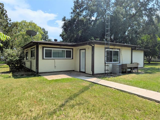 2535 Edgewood Street, Liberty, TX 77575