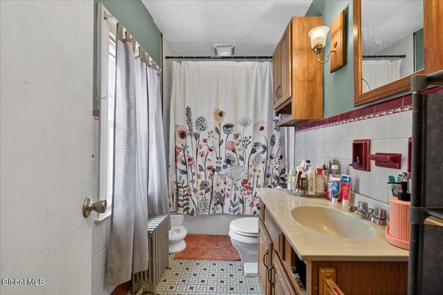 38 Milton Avenue, Amsterdam, NY 12010