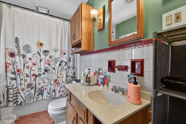 38 Milton Avenue, Amsterdam, NY 12010