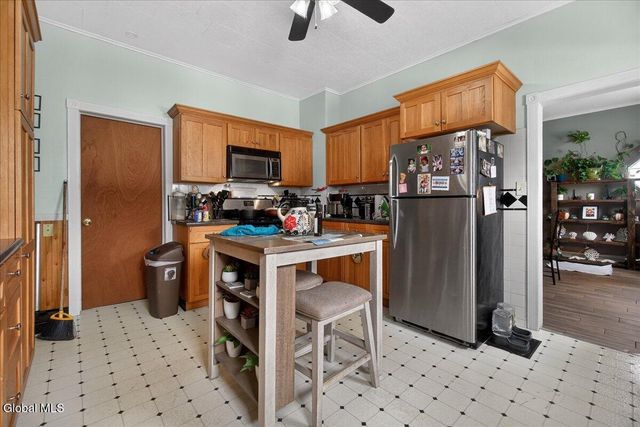 38 Milton Avenue, Amsterdam, NY 12010