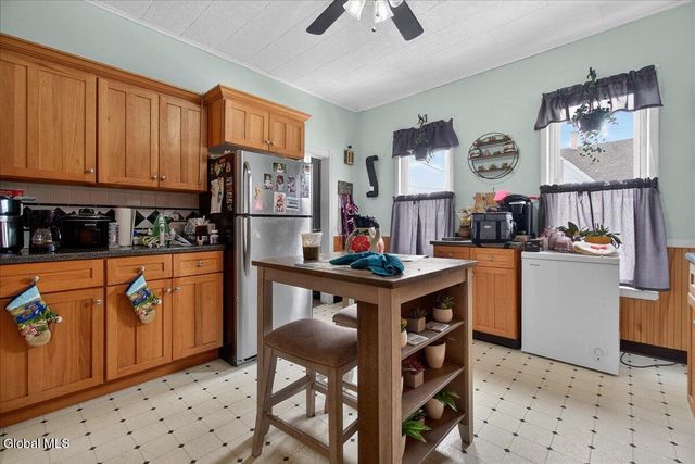 38 Milton Avenue, Amsterdam, NY 12010