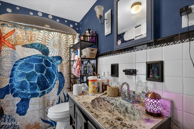 38 Milton Avenue, Amsterdam, NY 12010