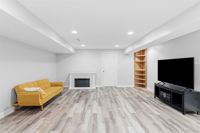 6323 Moonstone Drive, Grand Blanc Charter Township, MI 48439